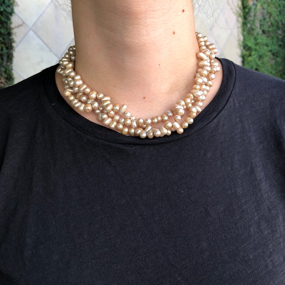Pearl chocker